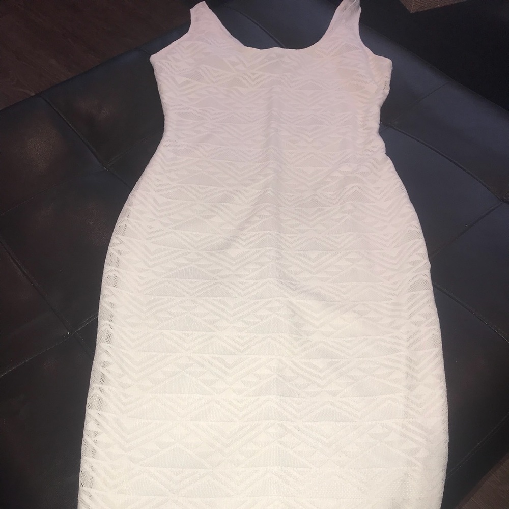 Beautiful off white form fitting Bebe dress M EUC